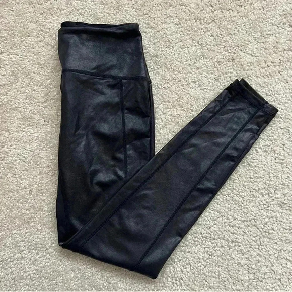 Free People FP Movement Black Shiny Leggings Pants Size Small Urban Outfitters - Picture 1 of 16